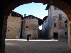 entrata ricetto.JPG
